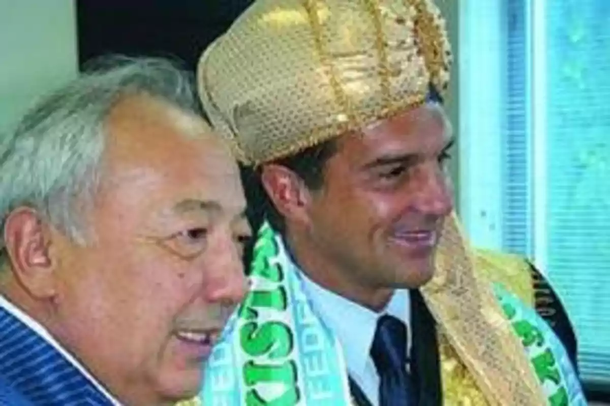 De esta guisa se movía Joan Laporta por Uzbekistán, con su dictador, durante su primer mandato.