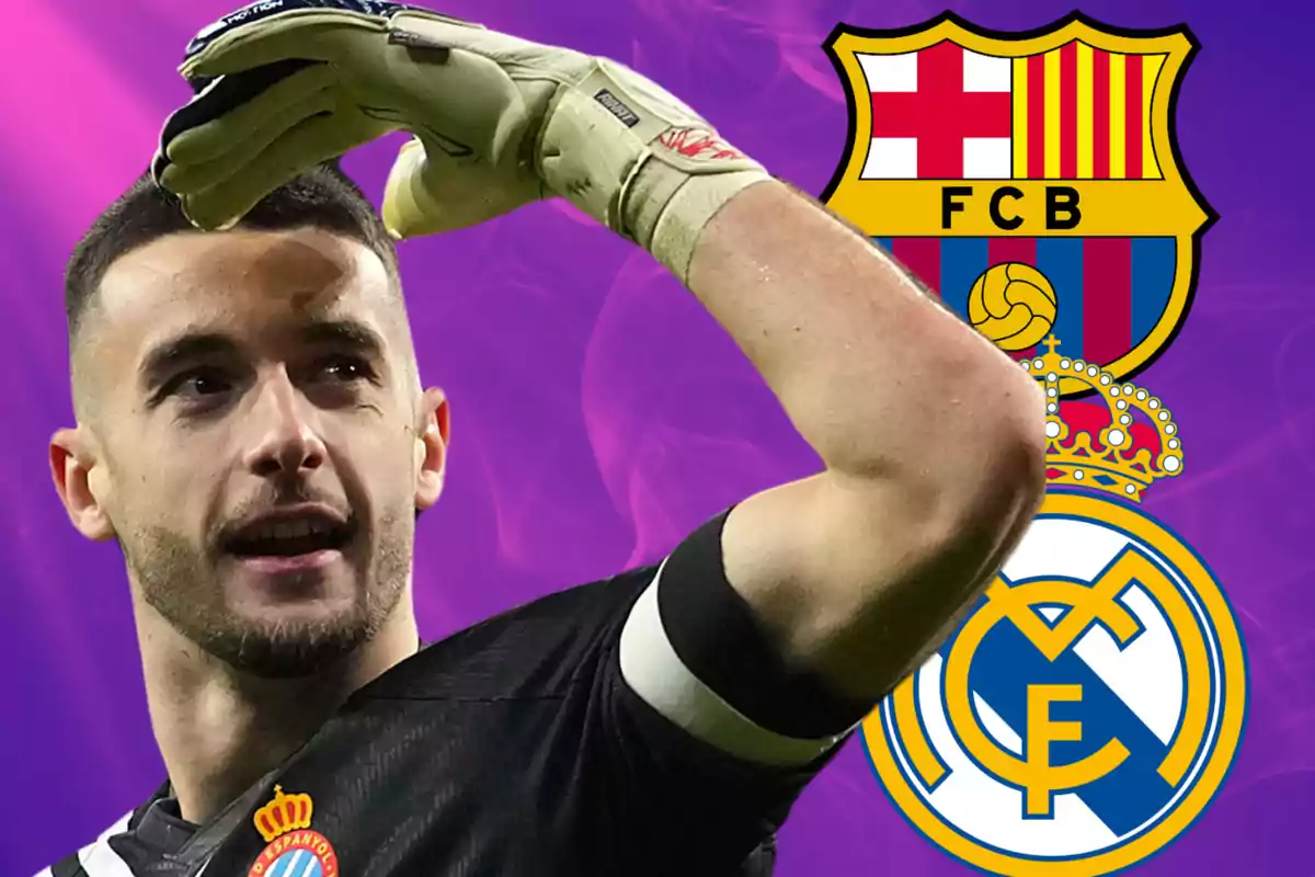 Portero de fútbol con uniforme negro y guantes levantando la mano frente a los escudos del Barcelona y Real Madrid sobre un fondo morado