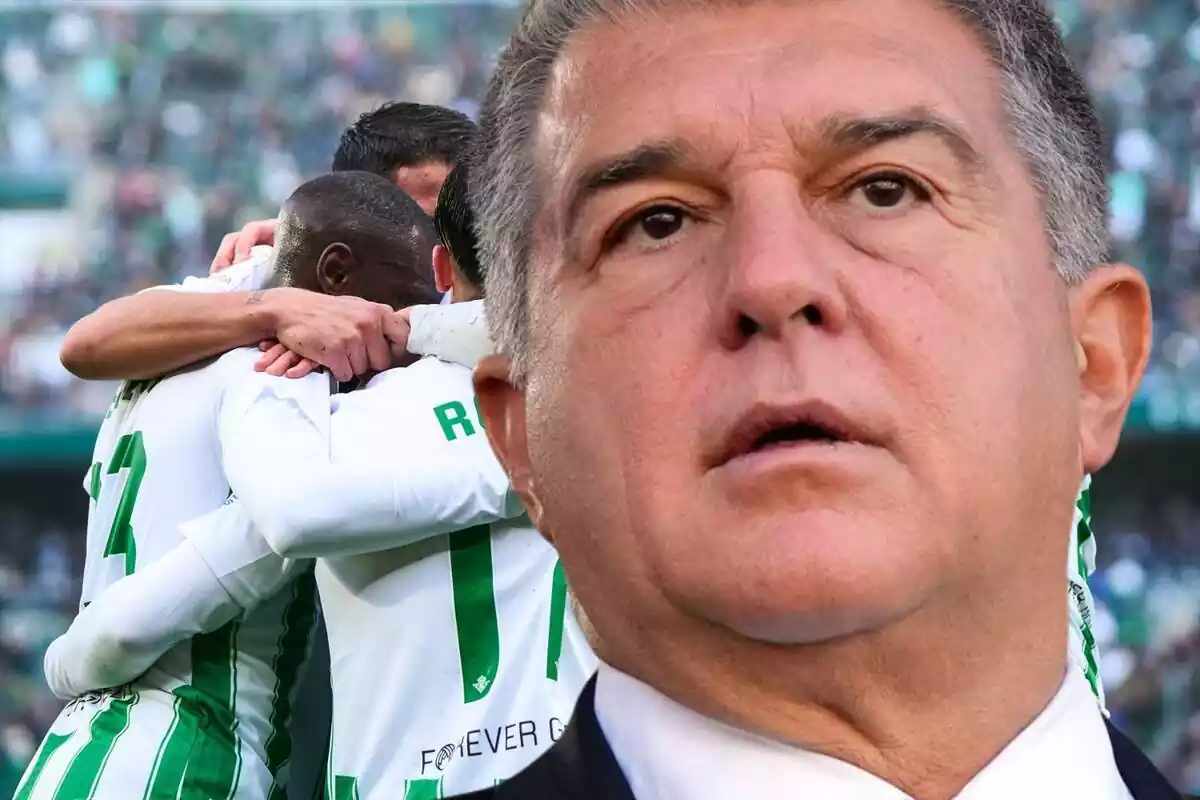 Joan Laporta en primer plano junto a una foto de grupo del Betis