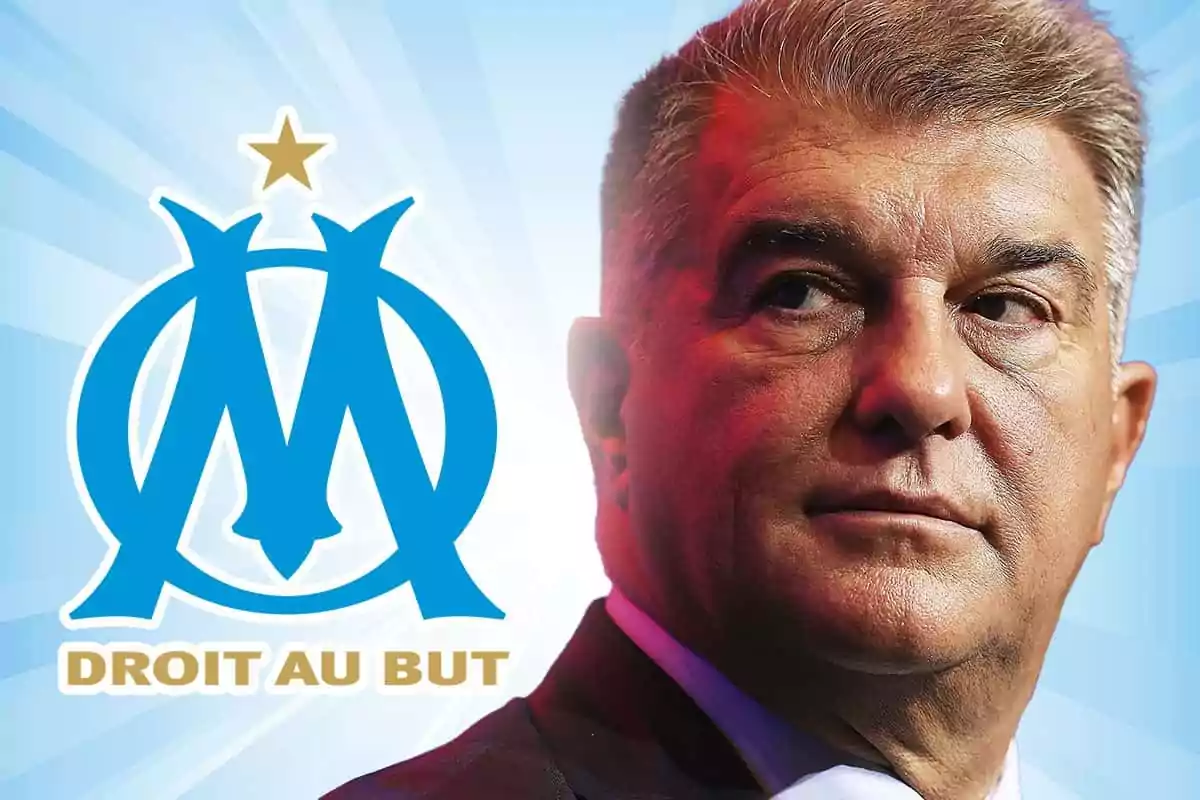 Hombre de traje mirando hacia un lado con el logo del Olympique de Marsella y la frase Droit au but al fondo