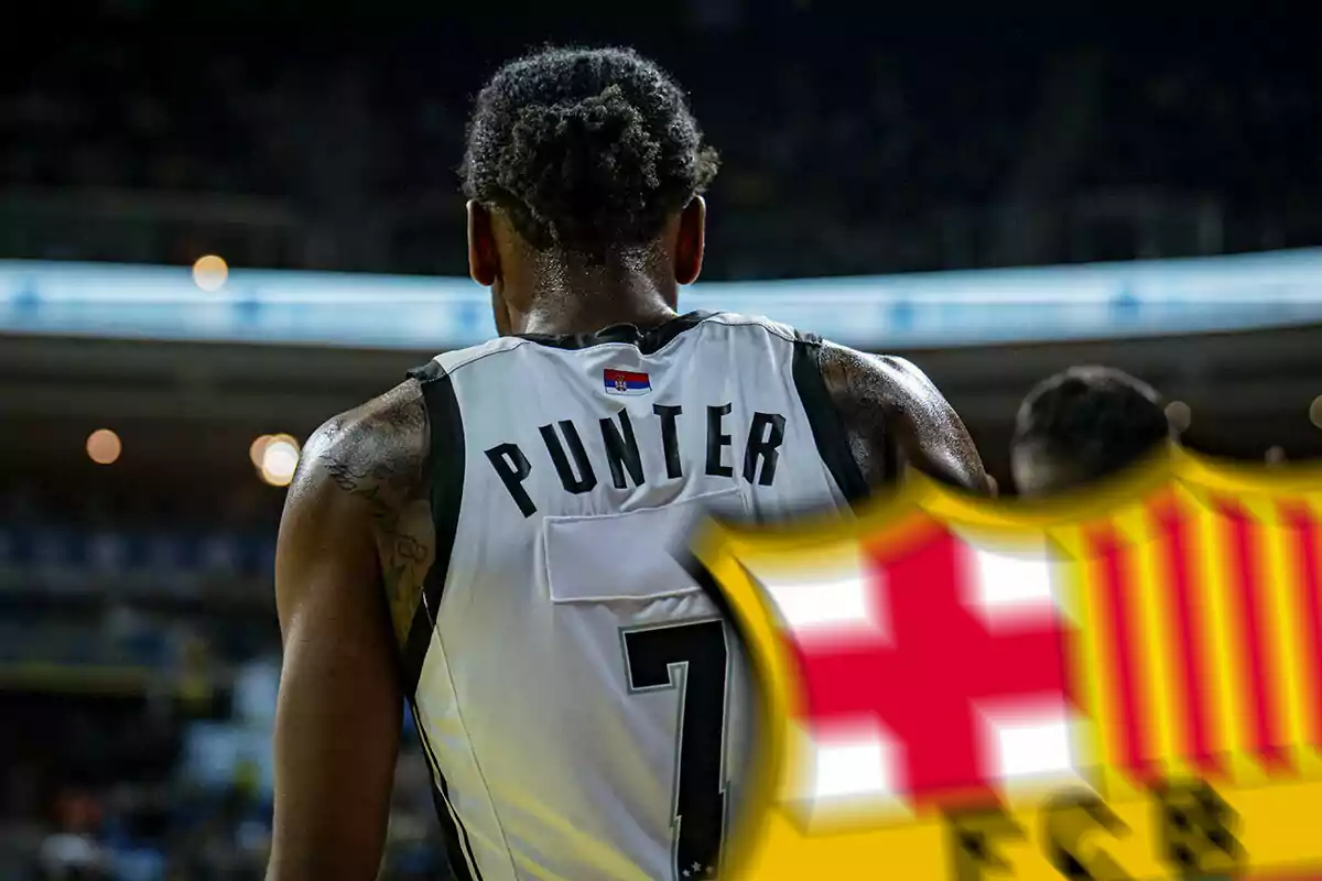 Kevin Punter de espaldas, con el logo del Barcelona