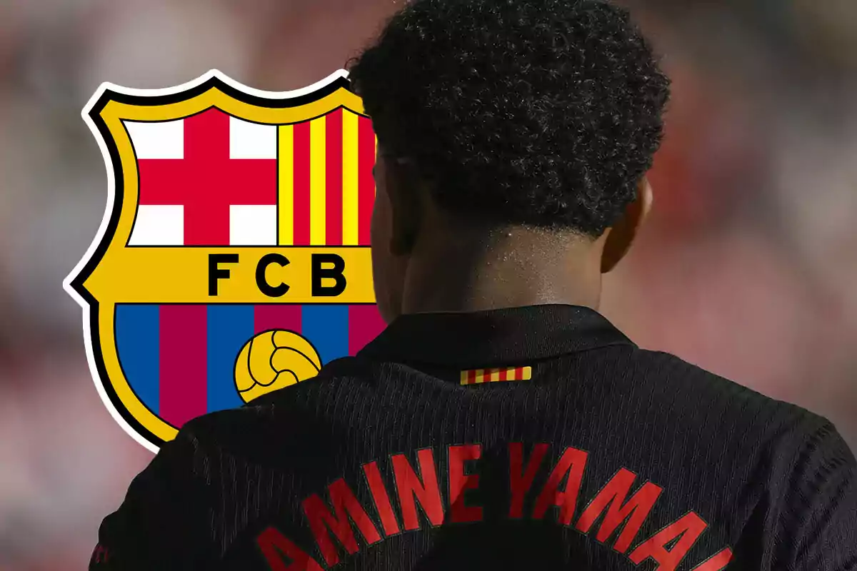 Lamine Yamal con camiseta negra del FC Barcelona, junto al escudo del equipo.