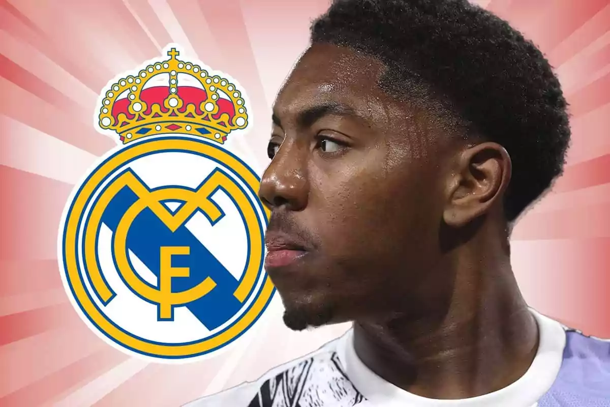 Jugador de fútbol mirando hacia la derecha con el escudo del Real Madrid de fondo sobre un fondo rojo con rayos.