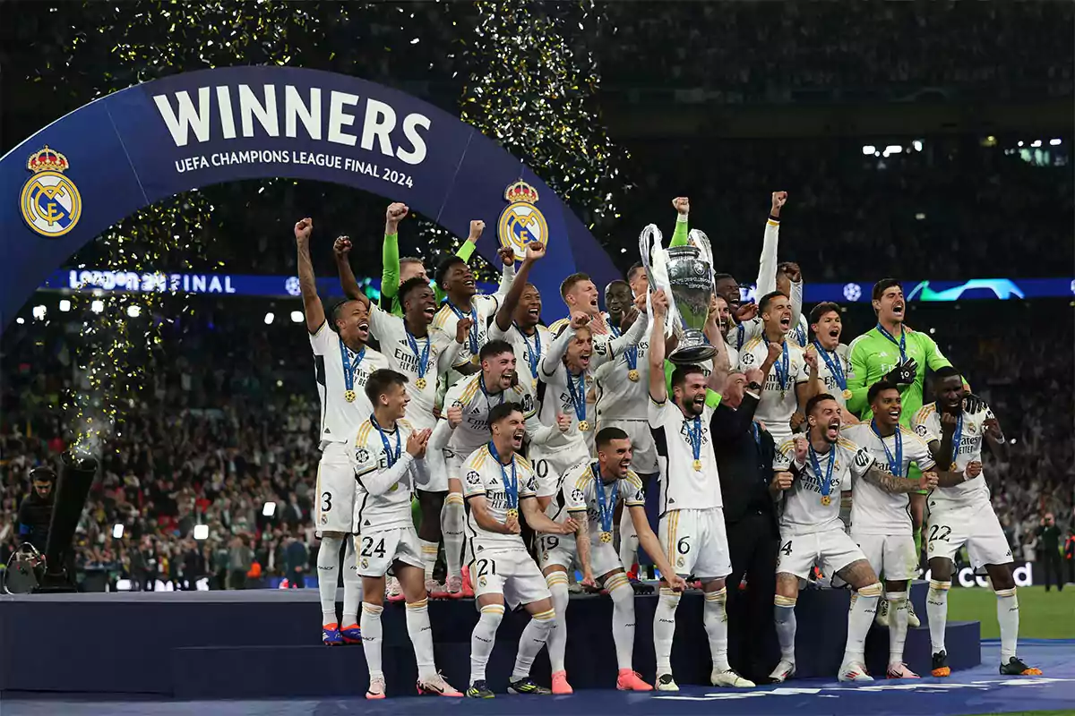 La plantilla del Real Madrid celebrando la Champions