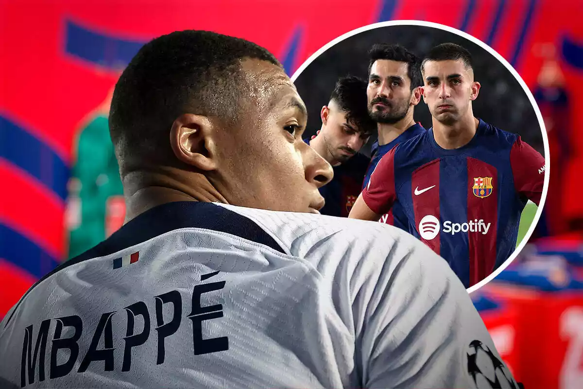 Mbappé mirando hacia atrás, con tres jugadores del Barça al lado
