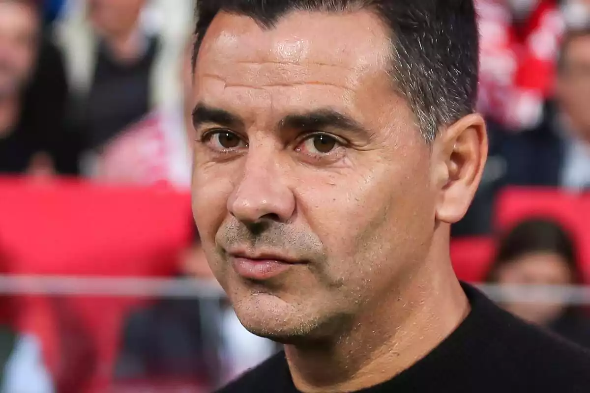 Míchel, coach of Girona FC, looking directly into the camera