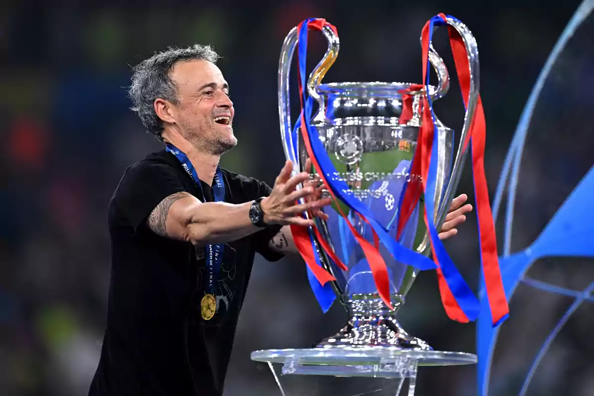 Luis Enrique le recuerda a Mbappé que para ganar la Champions hay que jugar en el PSG Luis Enrique le recuerda a Mbappé que para ganar la Champions hay que jugar en el PSG