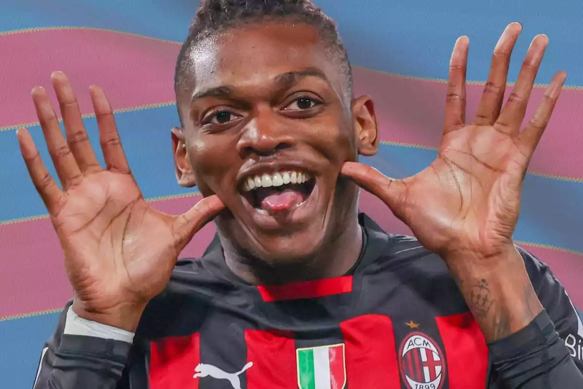 Rafael Leao haciendo una mueca con la cara sobre un fondo con una bandera azulgrana Rafael Leao haciendo una mueca con la cara sobre un fondo con una bandera azulgrana
