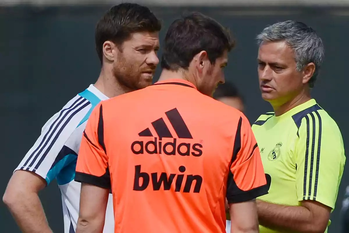 Mourinho recuerda a Xabi Alonso como un discípulo ejemplar en el Real Madrid Mourinho recuerda a Xabi Alonso como un discípulo ejemplar en el Real Madrid