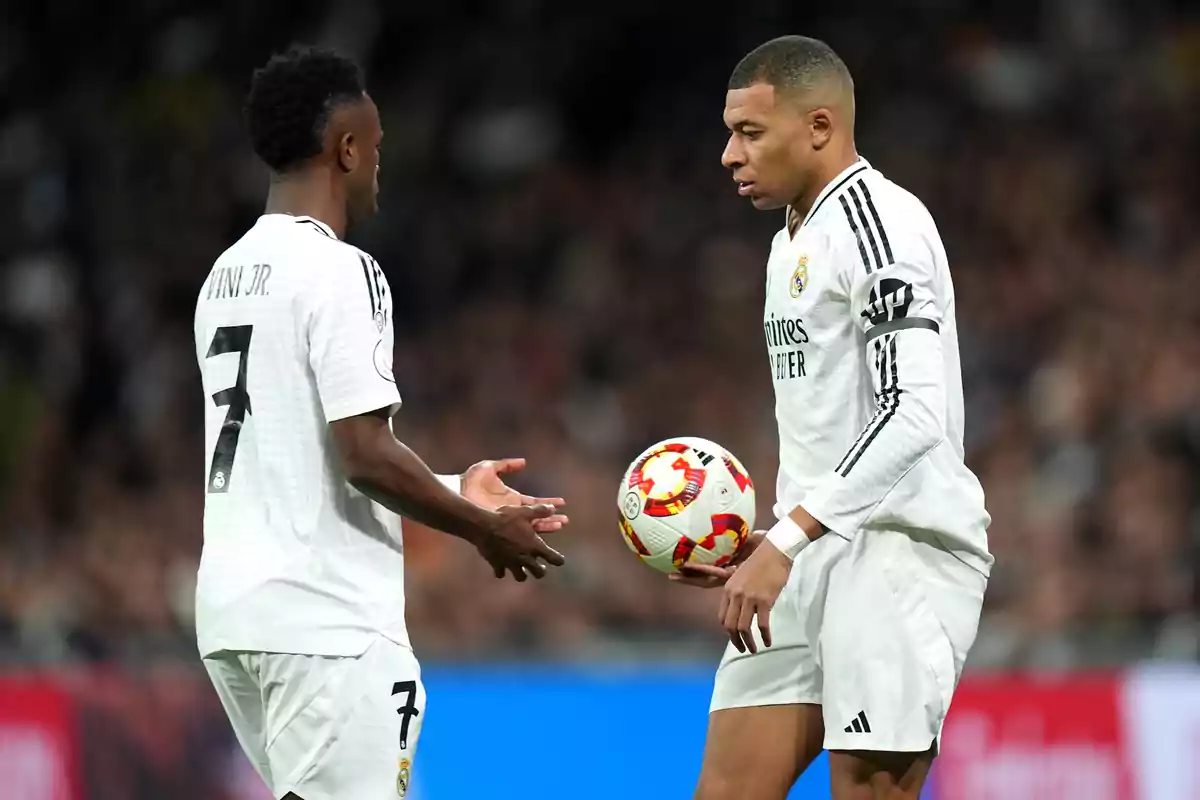 No hay feeling entre Mbappé y Vinícius, y los títulos han volado No hay feeling entre Mbappé y Vinícius, y los títulos han volado