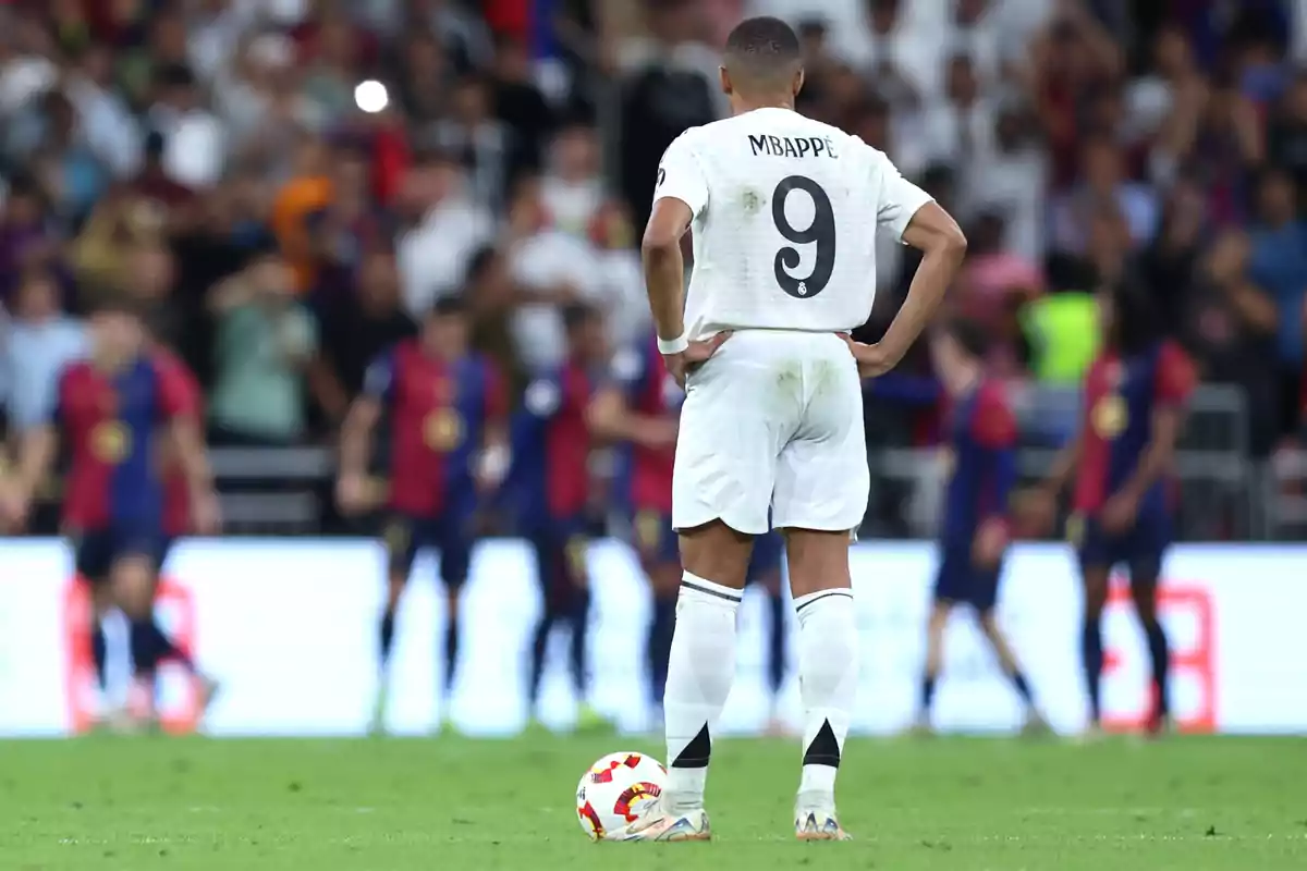 En sus primeros meses como madridista, el Barça solo le ha dado disgustos a Mbappé