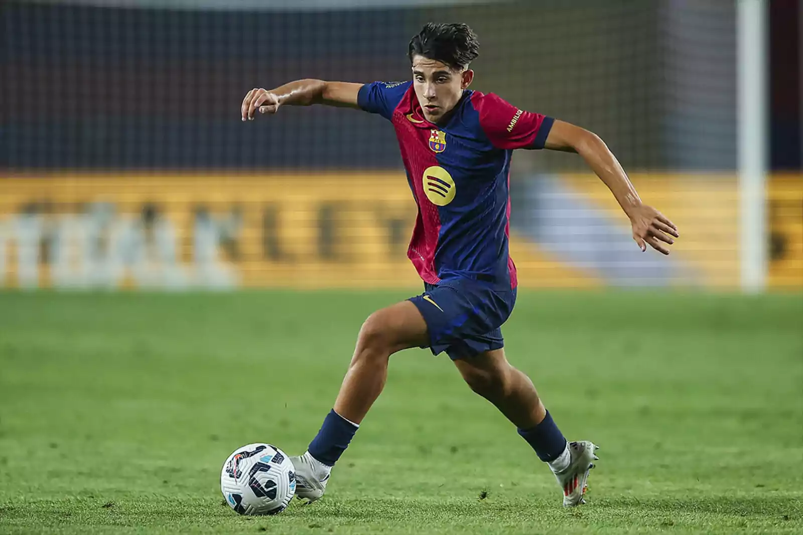 Este es Toni Fernández: la joya del Barça que gusta a Flick y solo supera  Lamine Yamal