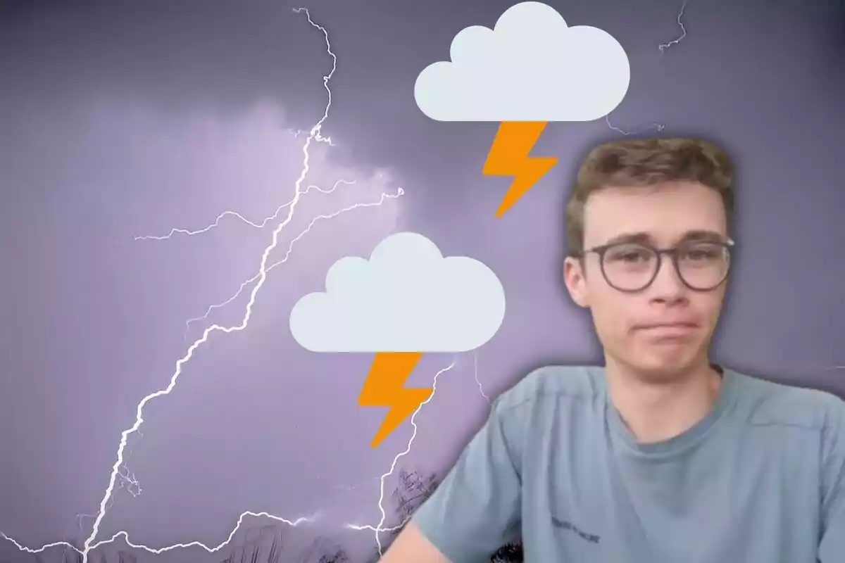 Un hombre con gafas y una expresión neutral está frente a un fondo de tormenta con rayos y dos iconos de nubes con relámpagos.