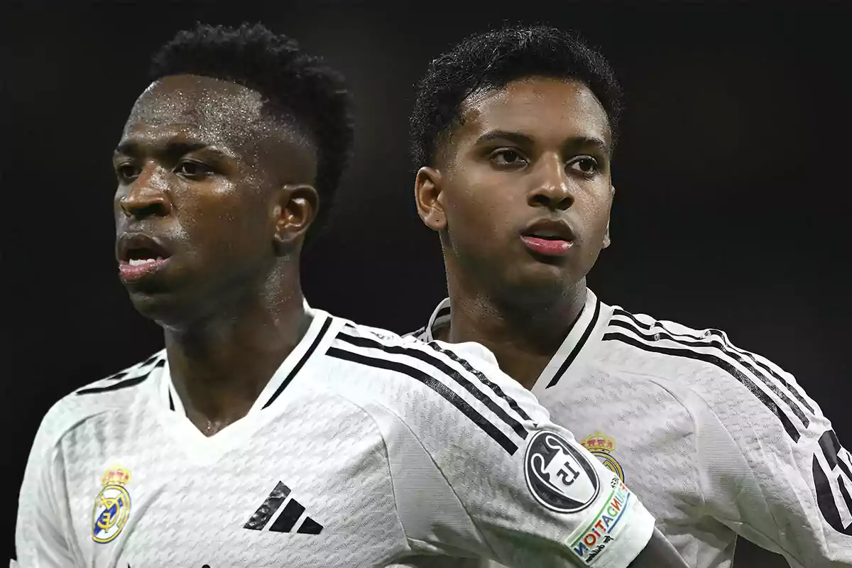 Vinicius y Rodrygo in white Real Madrid uniforms on the field.