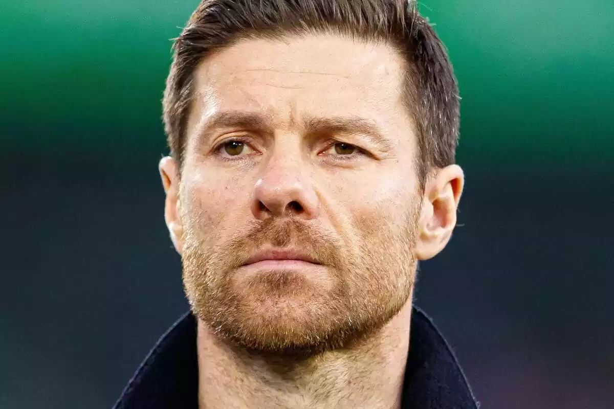 Xabi Alonso with a serious face looking forward