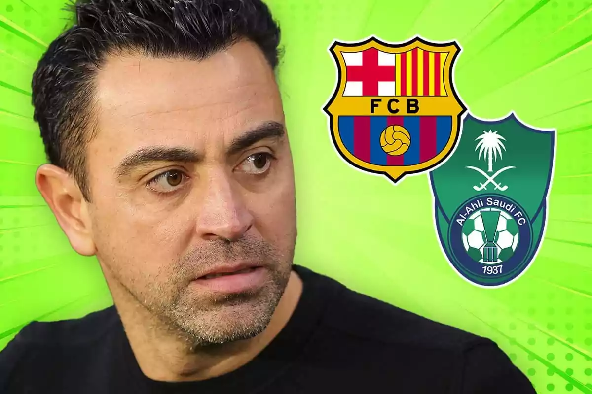 Hombre de cabello oscuro con expresión seria al frente de un fondo verde con los escudos del FC Barcelona y Al-Ahli Saudi FC